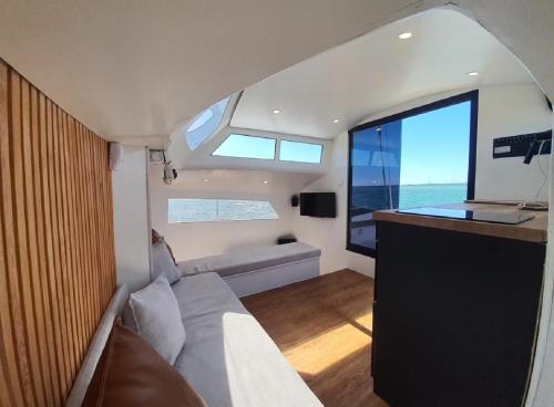 Barco Casa Catamara SleepBoat