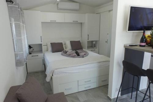 Apartment in Park forest Soline near the sea, Pješčana Uvala (photo 3)