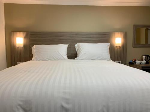 De Regency Style Hotel Room Type - Deluxe King Room