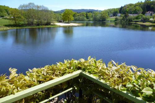 Ieeja, Chambres d'Hotes L'Hirondelle du Lac in Peyrat-le-Chateau