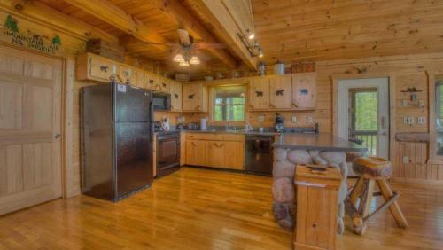 Summit Escape by Escape to Blue Ridge - image 2