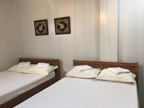 2 double beds