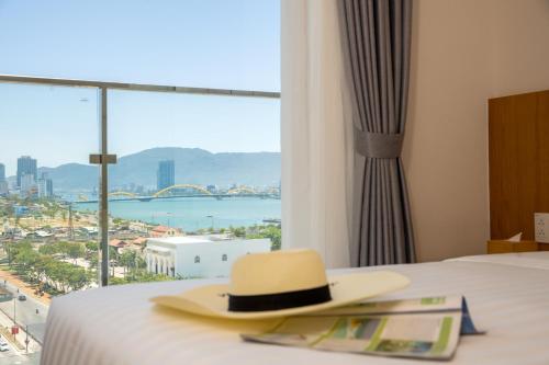 View, Record Hotel near Ho Chi Minh and the Fifth Military Zone Museum