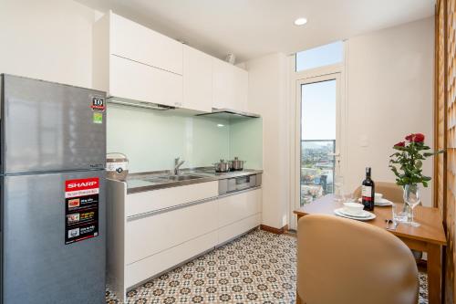 Facilities, Record Hotel near Ho Chi Minh and the Fifth Military Zone Museum