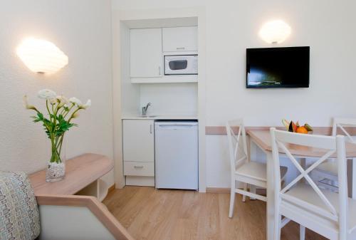 Insotel Cala Mandia Resort - image 6