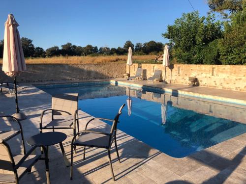 สระว่ายน้ำ, Chateau Mareuil in ปัวเตียร์ ฟูตูโรสโคป