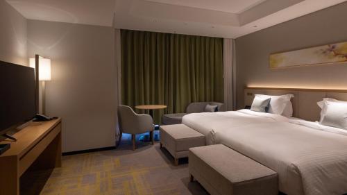 Premium Deluxe Twin Room - Non-Smoking