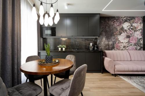 Jacuzzi Apartment Main Square 3