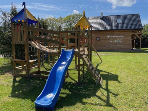 Spēļu laukums, Apartamenty na klifie in Poddabie