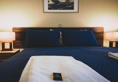 Deluxe 1 and 2 bedrooms apartments - King Bed - image 7