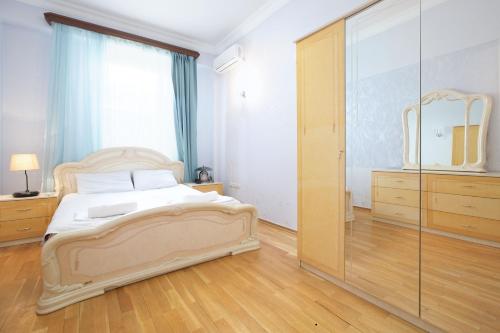 Comfort 3 Bedrooms Large(220 sqm) apartment with a Great View, New Building, Center of Yerevan