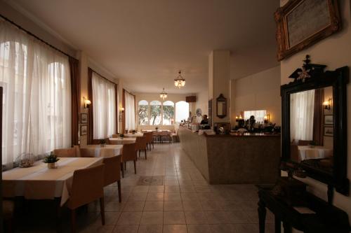 Adams Hotel, Athens (photo 11)