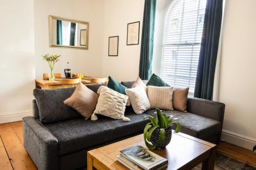 Central Plymouth Georgian Apartment - Sleeps 5 - Private Parking - By Habita Property - Plymouth