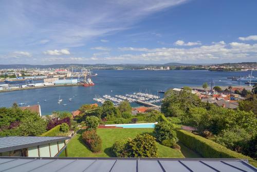  Apartamento con piscina y excelentes vistas in Ferrol