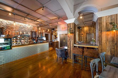 Queens Hotel in Ennis