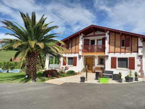 Villa Goxoki avec piscine Saint Jean Pied de Port - Chambre d'hôtes - Saint-Jean-Pied-de-Port