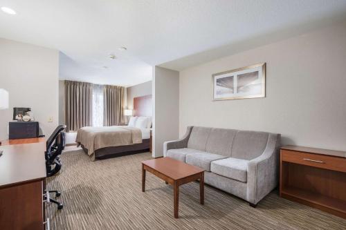 King Suite - Accessible/Non-Smoking