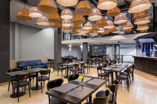 Restaurant, Milhouse Hostel Avenue in Monserrat