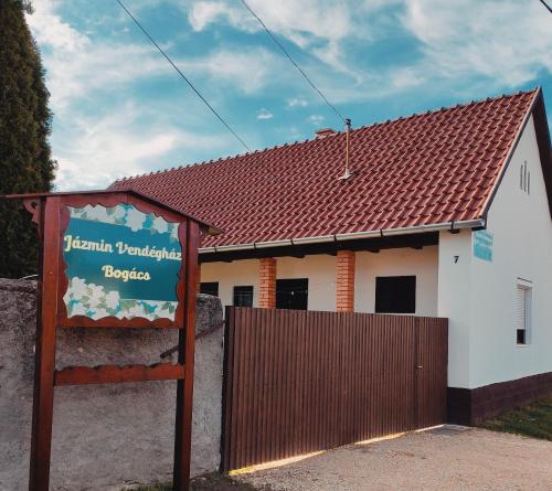  Jázmin vendégház Bogács, Pension in Bogács bei Tard