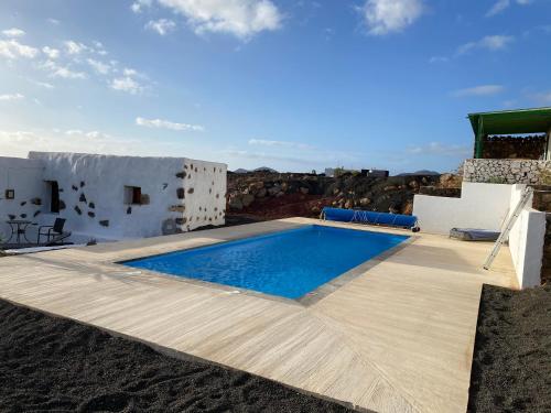 Pandangan, "Ziegenstall" mit Meerblick in La Hoya