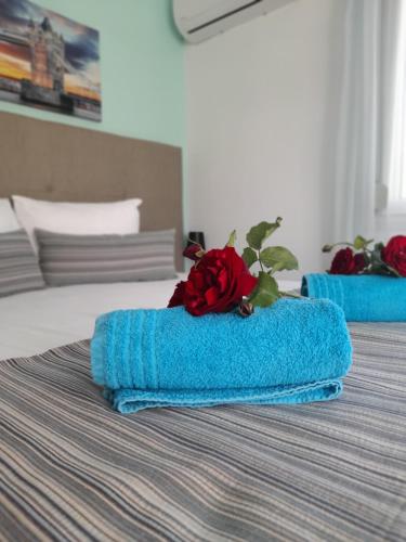  El Sol in Néa Péramos