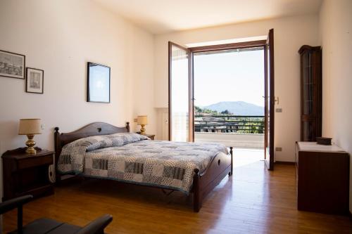 PANORAMA - Apartment with terrace overlooking the Lake, Massino Visconti (photo 10)