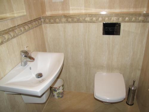 Apartment image 8