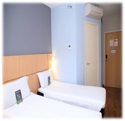 ibis Piracicaba Ibis Piracicaba is conveniently located in the popular Piracicaba area. The property offers a high standard of service and amenities to suit the individual needs of all travelers. Service-minded staff