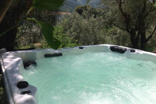 Little Azzedda maison corse pour 2 avec hammam et jacuzzi gîte à louer BASTELICACCIA