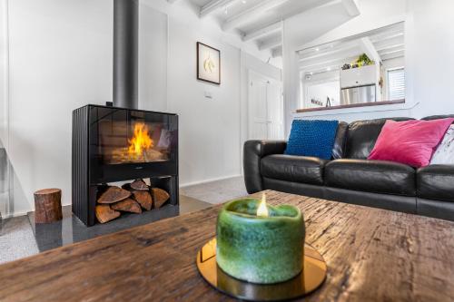 Unique Blue Mountains Hideway with Log Fire