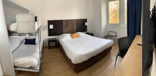 1 double bed, 2 bunk beds