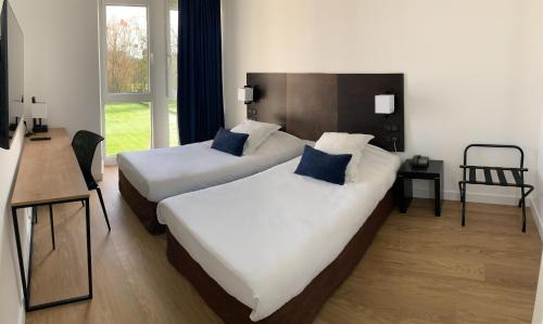 Guestroom, Hotel Abbaye du Golf de Lesigny in Brie-Comte-Robert