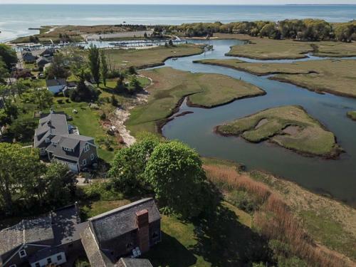 547 Over 3000 Square Feet Beautiful Views Walk to the Beach Huge Private Yard Screened In Porch - image 6