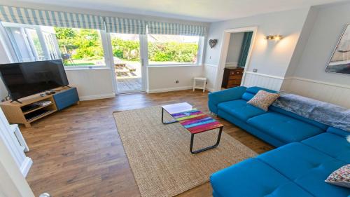 Ladywell Croyde - Super stylish large home with pool table, woodburner, pizza oven and Hot Tub Option, Sleeps 12