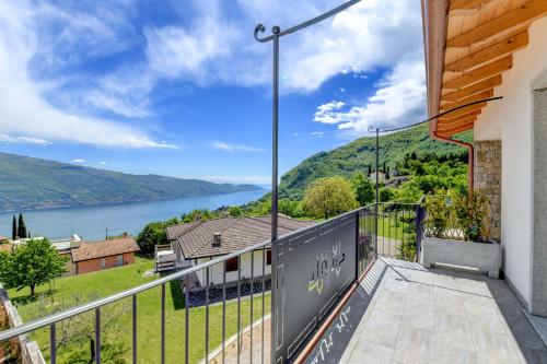 Two-Bedroom Apartment with Panoramic Lake View