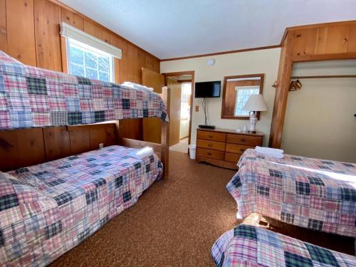 Economy Quadruple Room with Shared Bathroom