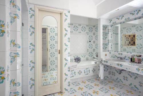 room detail thumbnail 2