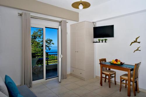 House in Εndless green - Arethousa, Ikaria in Patmos