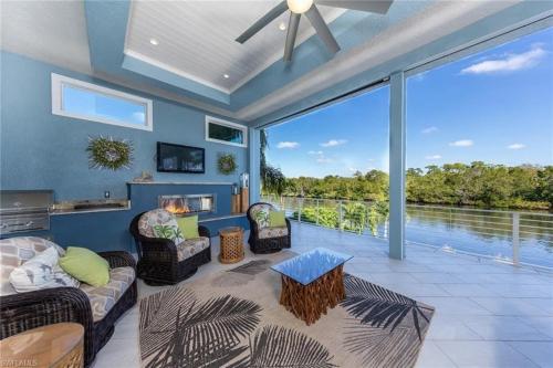 Big Kahuna – Bonita Springs, FL