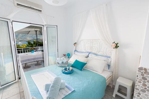  Lions Apartments in Poros