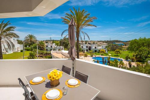 Albufeira 2-Bedroom Apartment with Pool View