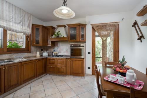 kuhinja, Sardinia Family Villas - Villa Adina with private pool in Arzachena in Cudacciolu