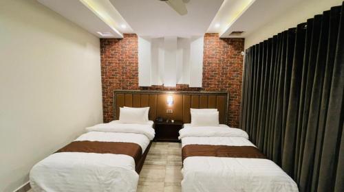 Golden Sand Hotel in Rahim Yar Khan