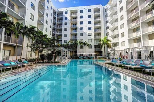 Private Balcony and Luxury Waterfront Condo At Icon-Brickell - Free 5 Stars Pool