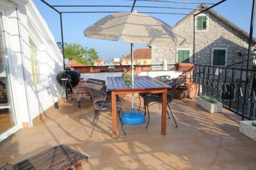 Apartment with terrace in the center od Vodice