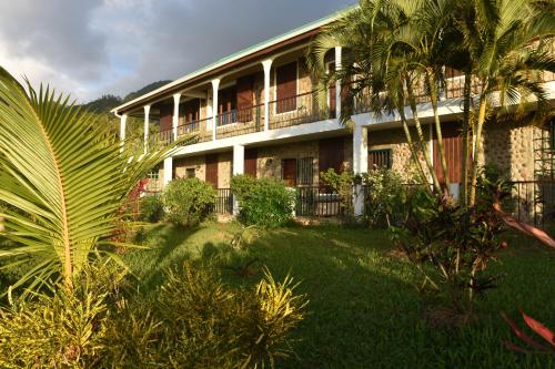 Exterior view, King Room bed and breakfast main house in Saint Andrew