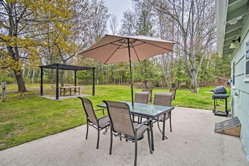 Charlevoix Cabin with Patio - Walk to Lake! - image 9