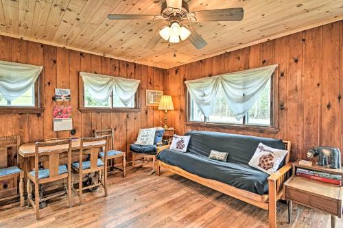 Nestle by Lake Charlevoix Cottage Pets Welcome! in Charlevoix, USA