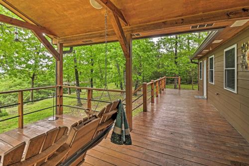 Spacious and Elegant Mountain View Cabin with Deck!