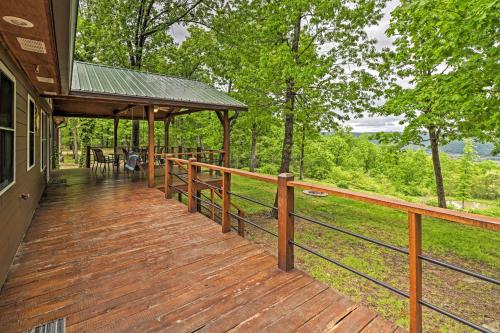 Spacious and Elegant Mountain View Cabin with Deck!